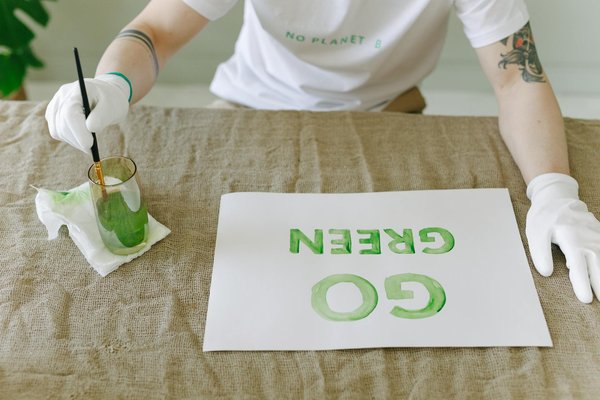 Découvrez le cyanotype : la magie de cette technique pour créer des œuvres uniques par des artistes talentueux