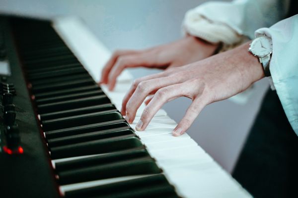 Cours de piano à Rouen : trouvez le professeur idéal pour vos leçons